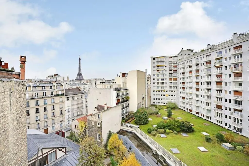 Eiffel Tower View - Charming Artist - Gethosted Apartment Paris