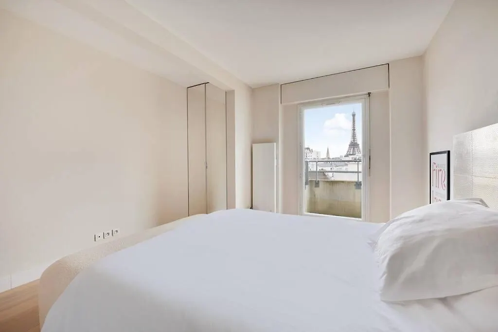 Eiffel Tower View - Charming Artist - Gethosted * Paris